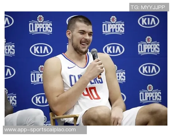 曼恩半场表现惊艳五投全中三分两中助球队取得领先